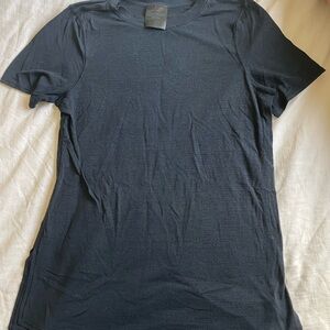 Black Lululemon shirt